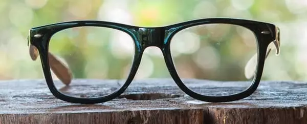 műanyag szemüvegkeret és lencsék